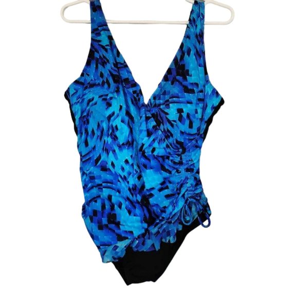EUC flatering and Stretchy One Piece Swimsuit - Picture 1 of 9
